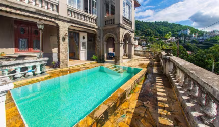 Casarão com 15 quartos, 3 suítes, 8 banheiros, piscina, vista panorâmica, terraço com bar, venda, 370m², R$3.650.000, Santa Teresa, Rio de Janeiro/RJ