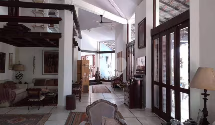 linda casa terreno de 1260 metros com 592 metros de área edificada
