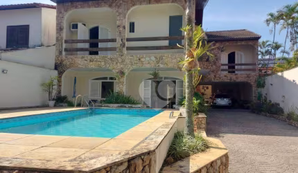 Casa com 4 quartos sendo 2 suítes à venda, com 461 m² por R$ 3.100.000 - Barra da Tijuca