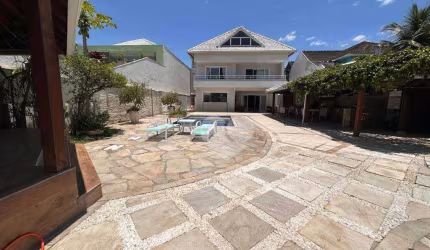 Casa com 4 suítes e lazer privativo no Recreio dos Bandeirantes