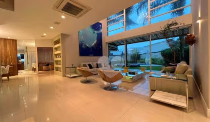 Condomínio Del Lago - Mansão Triplex no conceituado com 4 Suítes. Barra da Tijuca/RJ.