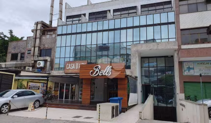 Sala Comercial a Venda em Localização Privilegiada no Coração do Recreio Mobiliada