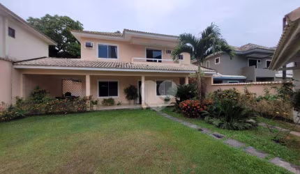 Casa com 4 suítes à venda, 233 m² por R$ 1.150.000 - Camorim