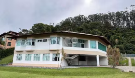 Casa com 4 quartos sendo 4 suítes à venda, 400 m² por R$ 3.870.000 - Itaipava