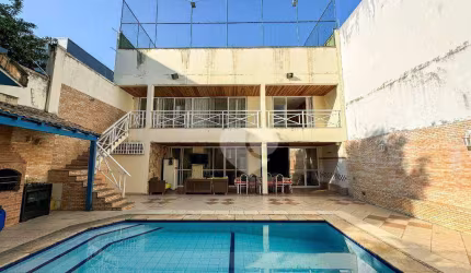 Casa Triplex a venda no Grajaú, com 4 Quartos sendo 3 suítes, varanda, piscina, churrasqueira e 5 vagas de garagem