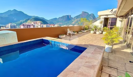 Cobertura com piscina, terraço, 4 quartos, suíte com closet, 2 vagas e infra no condomínio à venda, 275 m² por R$ 2.500.000 - Barra da Tijuca