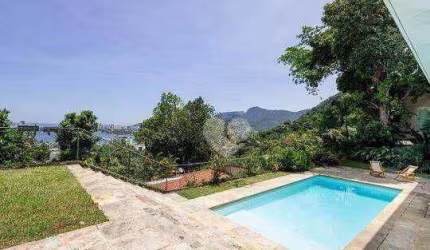 Raridade!! Prêmio de Arquitetura!! A melhor casa do Bairro, com 5 quartos, piscina , suites, Salões, 900m2 de area construida.