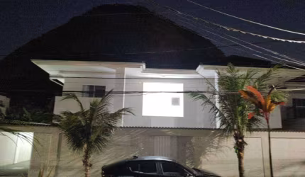 CASA COM 4 SUÍTES  PISCINA PORTEIRA FECHADA
