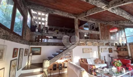 Linda casa na Lagoa com 4 suítes