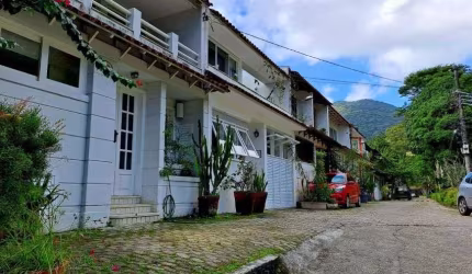 Casa de Rua com 4 quartos à venda, 240m² - Alto da Boa Vista