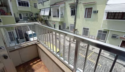 Casa em vila agradável em linda vila próxima a Praça Xavier de Brito.