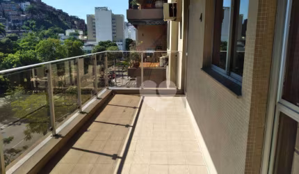 Varandão , salão em 2 ambientes  1 vaga escriturada.