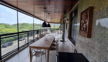 Lindo apartamento com 177 m² com vista indescritível , 3 quartos sendo 2 suítes, ampla sala para 3 ambientes, varandão, 2 vagas