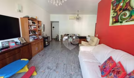 Bom apartamento três quartos com suíte na José Higino