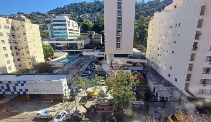 Excelente apartamento! 2 quartos , andar alto, indevassável, claro, arejado - em frente ao Hebraica - entrar e morar ! R$670 mil  - Laranjeiras - RJ