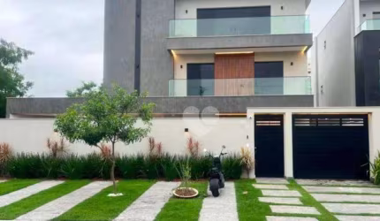 Maravilhosa casa com 3 suítes e lazer privativo no Recreio