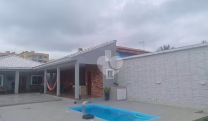 Casa em Maricá com 480m