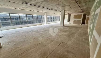 Sala comercial com 368,70m2 no Américas Avenue Business Square