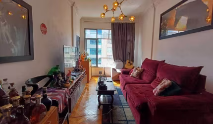 Apartamento 03 quartos na Tijuca, vaga garagem, área serviço, colado ao metrô Saens Pena.