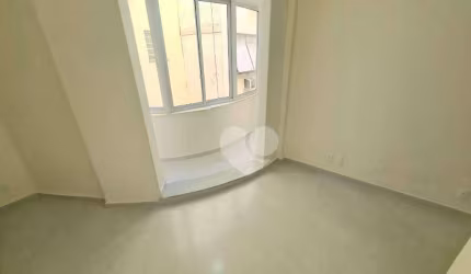Sala quarto - reformado - andar alto - fundos - silencioso -por R$ 500.000 - Catete - Rio de Janeiro/RJ