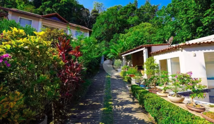 Casa à venda com  3 quartos em Vargem Pequena -RJ