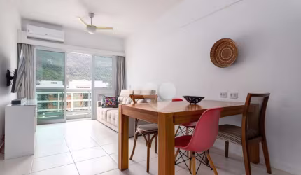 Apartamento em prédio com piscina ensolarada, 3 quartos, suíte, 2 vagas, dependência à venda, 89 m² por R$ 1.460.000 - Humaitá