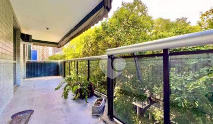 Apartamento com 3 quartos em Botafogo