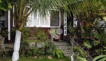 Casa com 3 quartos sendo 2 suítes e garagem
