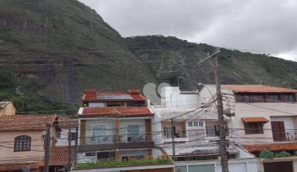 Lopes Enjoy vende Casa Vargem Pequena 3 quartos endo 3 suites, 2 vagas, 197m2 valor 670.000,00