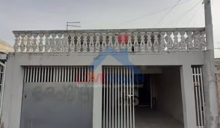Sobrado à venda no bairro Sítio Cercado - Curitiba/PR