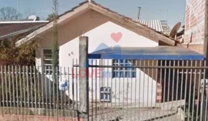 Oportunidade Dupla em Araucária: Duas Casas em um Só Terreno!