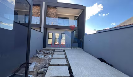 Sobrado à venda no bairro Nações - Fazenda Rio Grande/PR