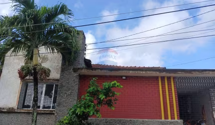 CASA A VENDA NO CENTRO COM 3 QUARTOS SENDO 1 SUITES