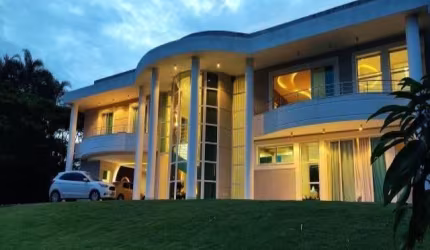 casa condomínio 4 suítes, rica em detalhes!