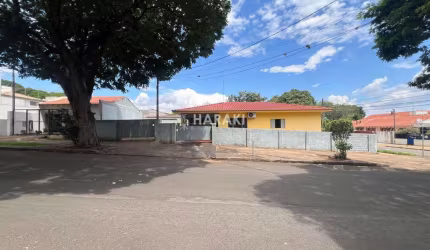 Casa para Venda em Maringá, Zona 02, 4 dormitórios, 1 suíte, 2 banheiros, 4 vagas