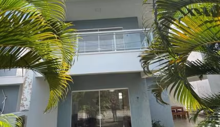 Casa para Aluguel - 4 Quartos, Suíte e Varanda - Buraquinho, Lauro de Freitas
