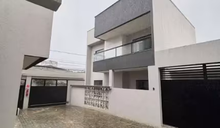 Casa para Venda e Aluguel em Buraquinho, 4 Quartos, Suíte e Varanda