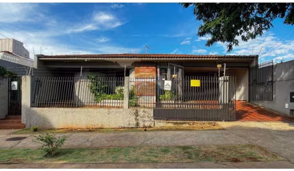 Casa à venda na Zona 5 de Maringá - Excelente Oportunidade Residencial e Comercial!