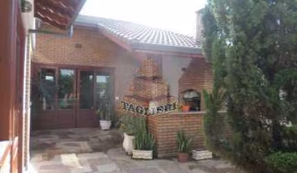 Casa c/ 4 suítes - Canindé