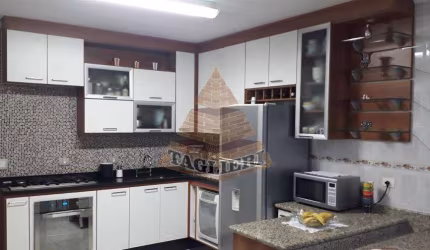 Sobrado 3 dormitórios,1suite,com armários, 125 metros, 2 vagas
