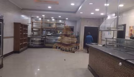 ALUGA-SE :SALÃO COMERCIAL 412 m2. TESTADA DE 10 m.