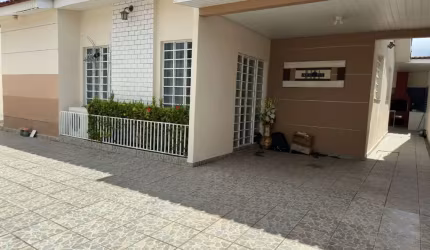 Casa à Venda no Conjunto Jardim Versalles