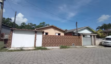 Casa com 2 quartos à venda no Mato Alto, Laguna  por R$ 280.000