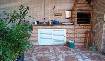 Casa com 3 quartos à venda na Rua Araribóia, 26, Vilar dos Teles, São João de Meriti, 200 m2 por R$ 330.000