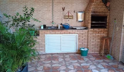 Casa com 3 quartos à venda na Rua Araribóia, 26, Vilar dos Teles, São João de Meriti, 200 m2 por R$ 330.000