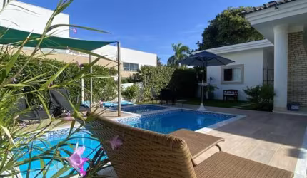 Casa em condomínio fechado com 5 quartos para alugar no Abrantes, Camaçari , 240 m2 por R$ 12.000