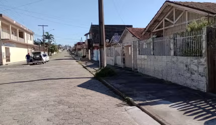 Casa com 3 quartos à venda no Mar Grosso, Laguna  por R$ 219.000