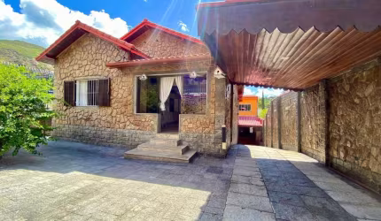 Casa com 6 quartos à venda no Centro, Petrópolis  por R$ 1.150.000