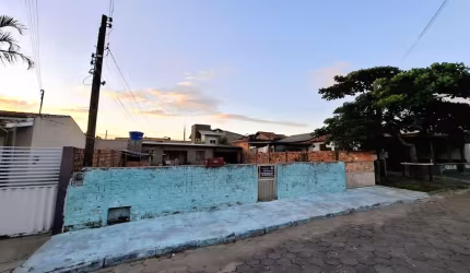 Casa com 2 quartos à venda na Cabeçuda, Laguna  por R$ 145.000