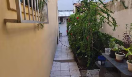 Casa com 3 quartos à venda na Vila Mangalot, São Paulo  por R$ 210.000